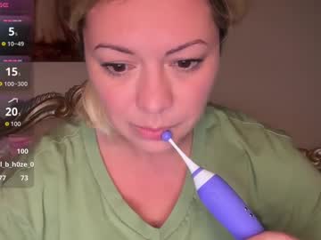 webcam girl kiradivine image #8186651
