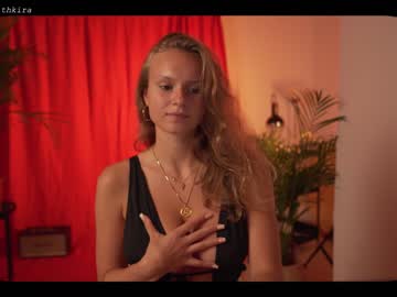 webcam girl chillwithkira image #2337565