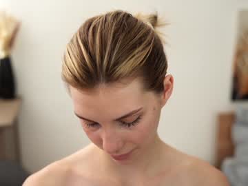 webcam girl refined_style image #7699470