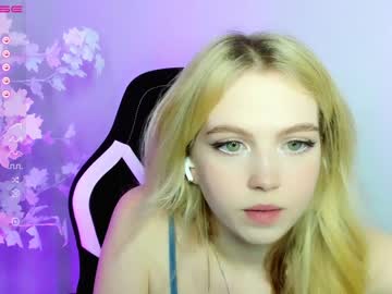 webcam girl small_blondee image #3748558