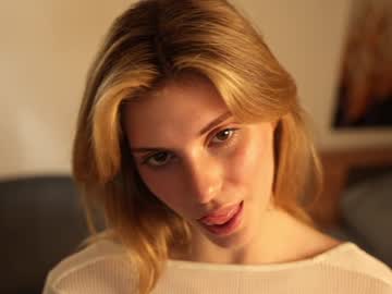webcam girl refined_style image #7673891