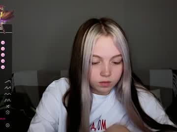 webcam girl small_blondee image #5549022