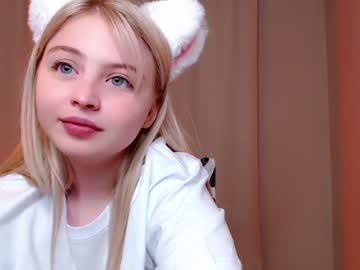 webcam girl shy_blondiee image #3685565