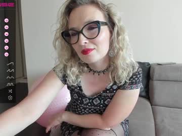 webcam girl emilymilf__ image #4903158