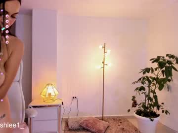 webcam girl ashley2004_ image #6059285