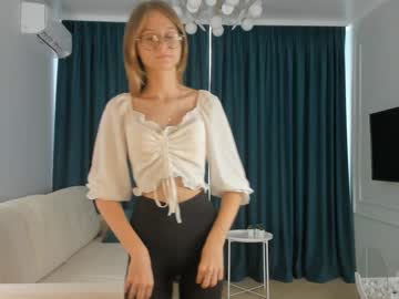 webcam girl wikitikki image #4760876
