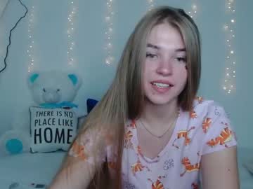 webcam girl little__cherrry image #2503546