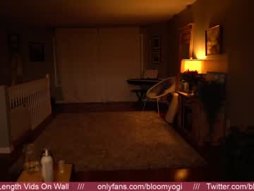 webcam girl bloomyogi image #1218050