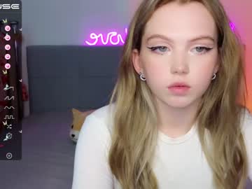 webcam girl small_blondee image #4610922