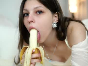 webcam girl peek_in_my_window image #7571118