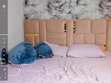 webcam girl moonlitkisss_ image #8960167
