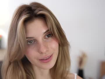 webcam girl refined_style image #7747666
