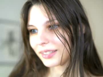 webcam girl peek_in_my_window image #7388225