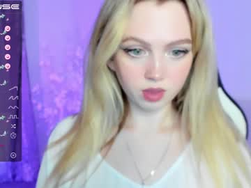 webcam girl small_blondee image #3936057