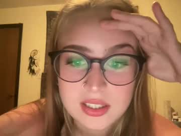 webcam girl sarahmartin420 image #4694619