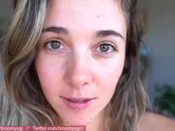 webcam girl bloomyogi image #1302022