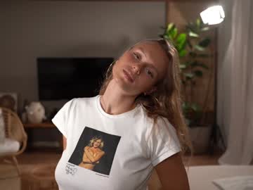 webcam girl chillwithkira image #7556117