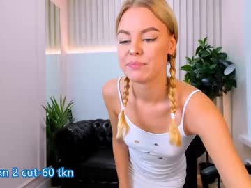 webcam girl moon__flowers image #2635060