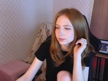 webcam girl plastic_beach image #5729091