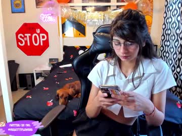 webcam girl violetttflowers image #3906656