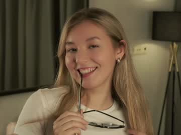 webcam girl gillianelletson image #8385300