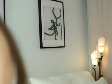 webcam girl peek_in_my_window image #7802458