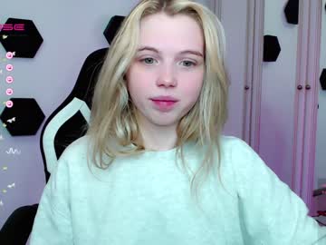 webcam girl small_blondee image #4217929