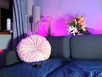 webcam girl littlee33 image #2574505