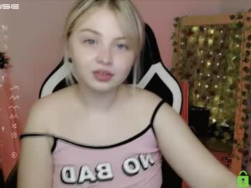 webcam girl shy_blondiee image #3836607