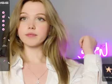 webcam girl small_blondee image #4599065