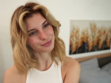webcam girl refined_style image #7714087