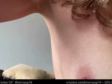 webcam girl bloomyogi image #6574144