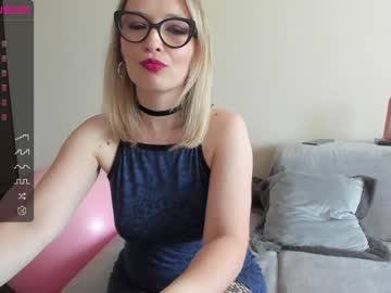 webcam girl emilymilf__ image #4575300