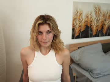 webcam girl refined_style image #7714465