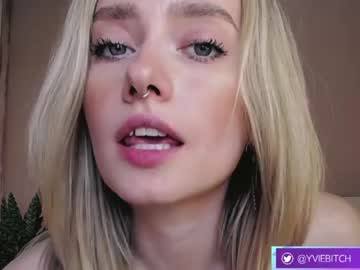 webcam girl _yvie_ image #3997532