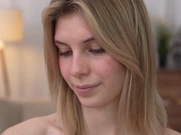 webcam girl refined_style image #8435039