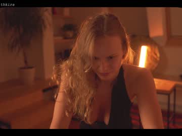 webcam girl chillwithkira image #1805521