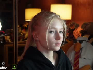 webcam girl bestblondiiecb image #5998946