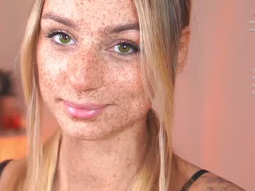webcam girl artease image #5916602