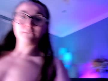 webcam girl littlee33 image #5517040