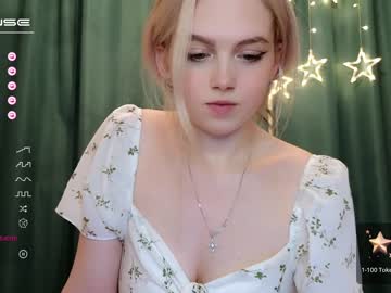 webcam girl small_blondee image #4946629