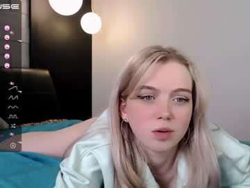webcam girl small_blondee image #1621445