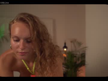 webcam girl chillwithkira image #2431475