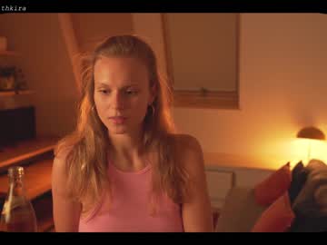 webcam girl chillwithkira image #1818949