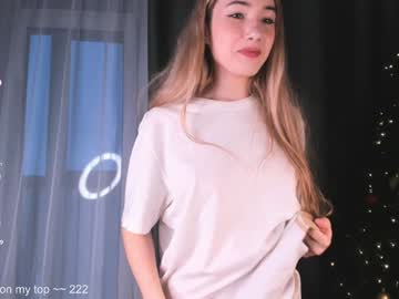 webcam girl large_ocean image #8565772