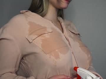 webcam girl moon_milking image #5758400