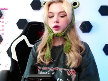 webcam girl small_blondee image #4238749