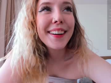 webcam girl loopcia image #6110737