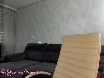 webcam girl tia__moon image #2055666
