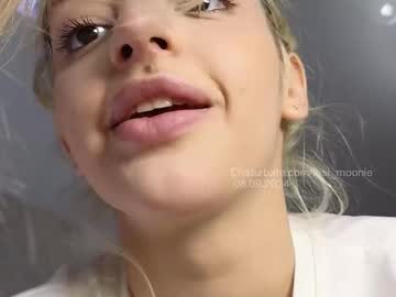 webcam girl lesi_moonie image #7586657